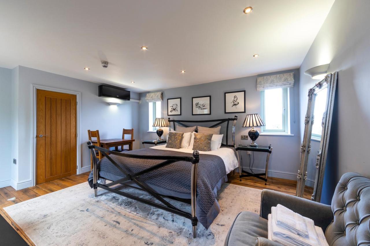 Eagle Mill Luxury Rooms 헌팅던 객실 사진
